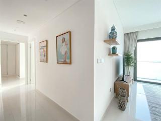 Trophy 2BDR Sandy Shores Retreat with Panoramic Sea View & Private Beach Access - Dubai - 1