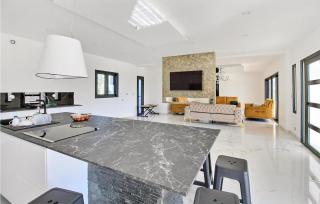 Amazing Home In Pont Saint Esprit - 5