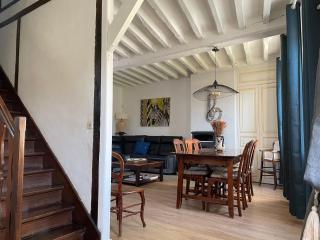 Villa Fontaine avec piscine intérieur chauffée-Maison de campagne Familiale -idéal Vacances ou Séjour Professionnel -3 chambres-Bureau séparé -Lit Bébé - Parking Facile & Gratuit - Fontaine-la-Gaillarde - 4