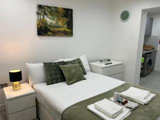 Central Harrow Cozy Apartment with free parking - Harrow on the Hill - 0