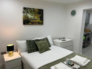 Central Harrow Cozy Apartment with free parking - Harrow on the Hill - 9