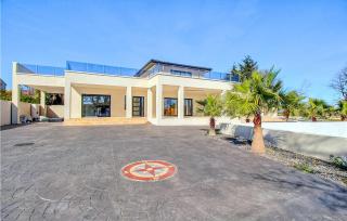 Amazing Home In Pont Saint Esprit - 3