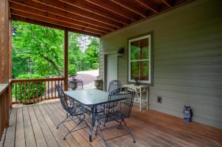 The Peaceful Perch Fireplace Community Amenities - Townsend - 3