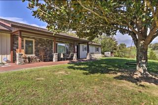 Cozy & Secluded Mountainside Retreat Game Room, WiFi, Hot Tub, Dogs OK - Sevierville - 0