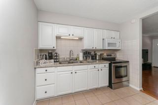 King Bedroom 2bed1bath sleeps 4 Close To Town Center Downtown Beach Mayo Clinic - Jacksonville - 4