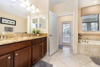 Upscale Family Home withCustom Arcade, Theatre - Davenport - 9