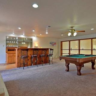 Mansion on 5ac with pool and indoor court, 5bdr, sleeps 14 - 7