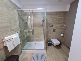 Matteo 2 Apartments Marina Surf Residence, Mamaia Nord - Năvodari,1 vedere frontala,2 cu vedere laterala la mare - Năvodari - 4