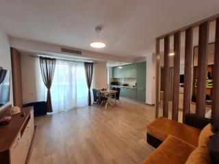 Matteo 2 Apartments Marina Surf Residence, Mamaia Nord - Năvodari,1 vedere frontala,2 cu vedere laterala la mare - 8