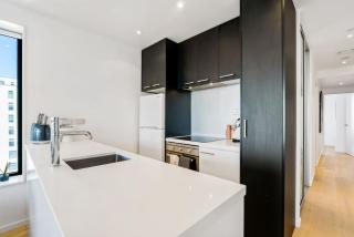 City Seaview Stunner with Pool and Gym - Auckland - 9