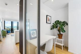 City Seaview Stunner with Pool and Gym - Auckland - 4