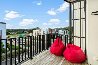 3 Bedroom Stunner in Hobsonville - WiFi - Netflix - Auckland - 6