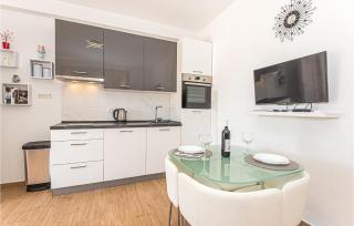 3 Bedroom Lovely Apartment In Vrpolje - 7