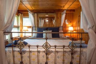 Blue Moon Log Cabin - Nashville - 4