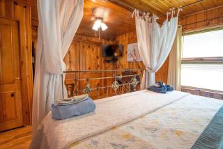 Blue Moon Log Cabin - Nashville - 3