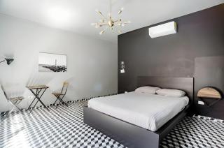 The Studios 22800 - 7
