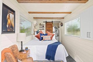 New The Perry Cozy Container Home - Fredericksburg - 9