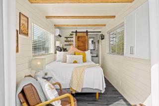 New The Sunrise Cozy Container Home - 6