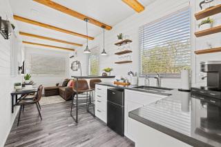 New! The Texas Longhorn-Luxury Container Home - Fredericksburg - 9