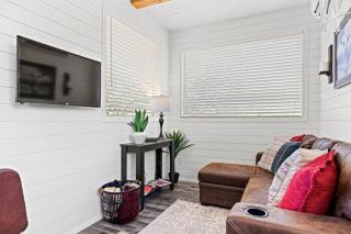 New! The Texas Longhorn-Luxury Container Home - Fredericksburg - 3