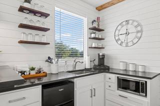 New! The Texas Longhorn-Luxury Container Home - Fredericksburg - 1