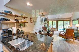 Updated Retreat with Golf Course and Wildlife Views! - Galena - 8
