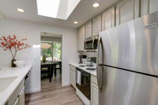 Modern Home 3 Miles to Woodinville Wine Country! - Woodinville - 3