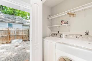 Bright + New - Fire Pit - Hammock - 3 bd - Raleigh - 2