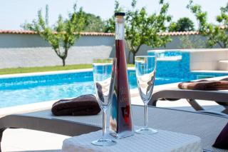 Charming Villa with Pool and Jacuzzi - Pula - 4