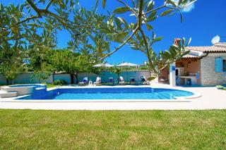 Charming Villa with Pool and Jacuzzi - Pula - 9