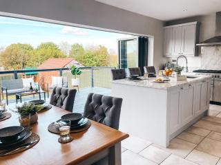 Beechwood Park by Solace Stays - Newport - 0