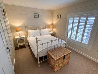 Stylish 3BR Cowes Cottage Close To The Waterfront - Cowes - 6
