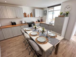 Stylish 3BR Cowes Cottage Close To The Waterfront - 4