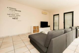 Vakantiehuis Villa 1 - 11 beds, 17p, 2 Bath-, 1 Livingroom - Houthalen-Helchteren - 4
