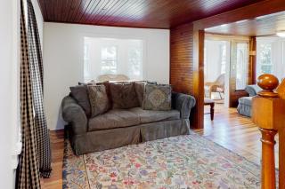 Belmont Beach Cottage - West Harwich - 3