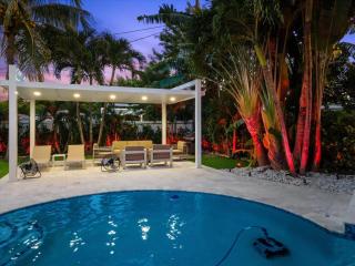 VillaLee-Jungle Palm Island white marble pool Area - Miami - 3
