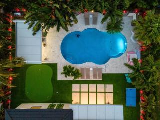 VillaLee-Jungle Palm Island white marble pool Area - Miami - 1