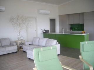 Coastal Retreat - Beachfront - Brentwood - 8