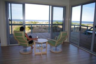 Coastal Retreat - Beachfront - Brentwood - 7