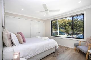 Renovated Coastal getaway with water views - 3