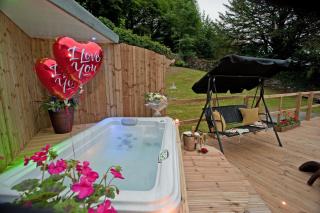 Aphrodites Group - Luxury Hot Tub Suites in Central Lake District! - Bowness-on-Windermere - 2