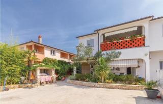 Stunning Apartment In Valbandon - Valbandon - 9