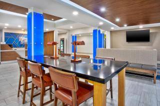 Holiday Inn Express Hotel and Suites Katy by IHG - Katy - 2