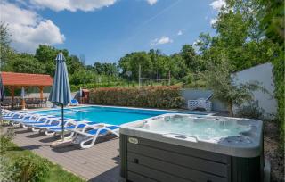Gorgeous Home In Kamenmost With Jacuzzi - Kamenmost - 5