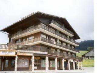 Appartement spacieux pour 6, proche commerces et pistes, balcon, parking, casier à ski - FR-1-733-23 - 8