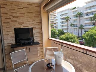 Studio Cabine 4 Pers avec Aperçu Mer, Proche Plage, Terrasse, Parking Privé et Clim à Fréjus - FR-1-226A-158 - Fréjus - 2