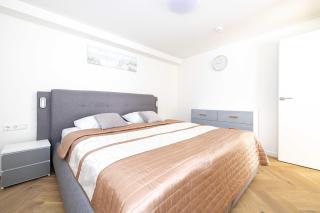 New Apt w/Terrace, By Cohost - 1
