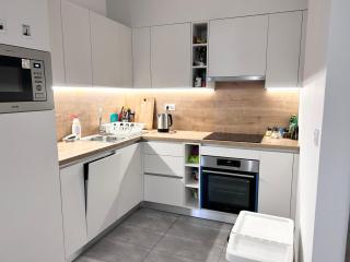 New 2022 Family&Friends Downtown AC 3BR 2BA FREE PARKING big Balcony near Metro&Train Station SELF CHECK-IN Apt - 0