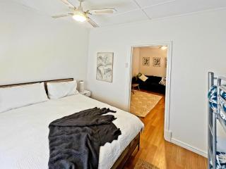 Sea Salt at Stansbury Apartment 1 - 7