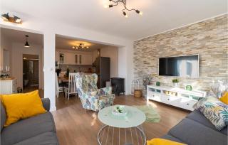 Nice Home In Pridraga With Jacuzzi - Pridraga - 7